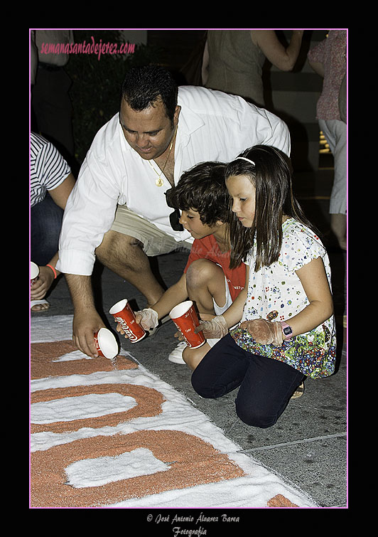 Montaje de las alfombras de flores para la Procesión del Corpus Christi 2011