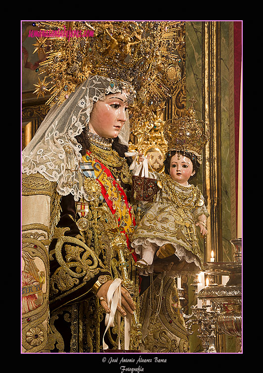 Nuestra Señora del Carmen Coronada