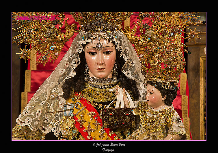 Nuestra Señora del Carmen Coronada
