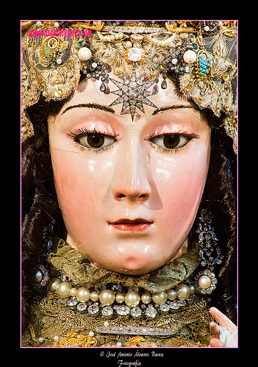 Nuestra Señora del Carmen Coronada