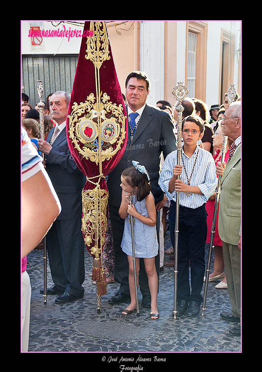 Estandarte de la Hermandad de la Lanzada en la procesión de la Virgen del Carmen