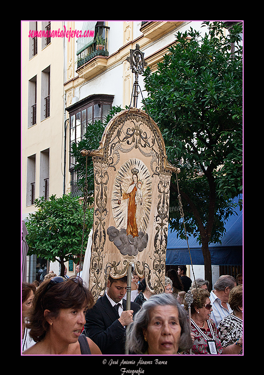 Simpecado de la Hermandad del Carmen