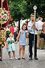 Acompañantes en la presidencia del Estandarte de la Hermandad de la Lanzada en la procesión de la Virgen del Carmen