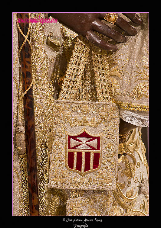 Bolso con el escudo mercedario de Nuestra Señora de la Merced
